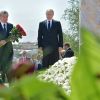 Владимир Путин почтил память Каримова в Самарканде (Президент РФ Владимир Путин (справа) с премьер-министром республики Шавкатом Мирзиёевым на церемонии…) Президент РФ Владими…