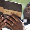 Пастор читает молитв…