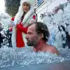 Ледяной бассейн – каждому здоровому человеку! (Вим Хоф привлекает народ к ледяному образу жизни) Вим Хоф привлекает н…