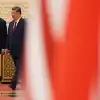 Ларри Джонсон: Трамп — не Путин, чтобы лидер Китая встречал его у трапа (На фото: председатель КНР Си Цзиньпин и президент СЩА Дональд Трамп (справа налево) (Фото: Mark Schi…) На фото: председател…