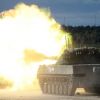 Угроза 'Лотоса': зачем для ВДВ России заказали новую убойную пушку (Самодвижущаяся противотанковая пушка Спрут-Б во время показательных учений на полигоне Алабино на ме…) Самодвижущаяся проти…