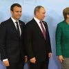 Макрону и Меркель предложили создать 'нефтеевро'. Без Москвы не обойтись (Президент России Владимир Путин, канцлер ФРГ Ангела Меркель и президент Франции Эммануэль Макрон. Ар…) Президент России Вла…