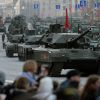 Почему Россия не обанкротится, перевооружая свою армию (Танки Т-14 на гусеничной платформе Армата во время репетиции военного парада в Москве | © РИА Новост…) Танки Т-14 на гусени…