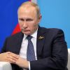 Bloomberg (США): Пенсионный вопрос — проблема для Путина (Президент РФ Владимир Путин во время беседы с премьер-министром Японии Синдзо Абэ на полях саммита л…) Президент РФ Владими…