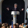 Против России создается 'священное НАТО' (Президент Украины Петр Порошенко во время молебна по случаю ожидаемого решения о предоставлении авто…) Президент Украины Пе…