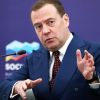 Защищая кресло, Медведев обозначил путь в 'светлое завтра' (На фото: премьер-министр РФ Дмитрий Медведев (Фото: Станислав Красильников/ТАСС)) На фото: премьер-мин…