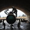 NI: почему Индия отправила на перехват пакистанских F-16 старые МиГ-21? (Сирийский летчик осматривает самолет МИГ-21 сирийских ВВС перед вылетом на авиабазе Хама | © РИА Нов…) Сирийский летчик осм…