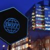 Россия – главная угроза господству системы SWIFT. Но этого мало