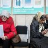 Через два года более 15 миллионам россиян откажут в пенсии (На фото: посетители на ярмарке вакансий в государственной службе занятости населения (Фото: Дмитрий …) На фото: посетители …