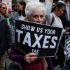 В США изучили своих революционеров. Это обиженные завистники (Участники налогового марша в Нью-Йорке | © AFP 2019 / Kena Betancur) Участники налогового…