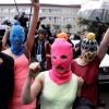 Теперь они здесь власть? Pussy Riot платят по тысяче евро за рассказы о насилии