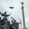 Украине подготовили фантастические стимулы для развития экономики (Флаг ЕС на площади Независимости в Киеве | © РИА Новости / Андрей Стенин) Флаг ЕС на площади Н…