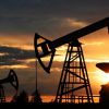 Над нефтяной сверхдержавой сгустились тучи (Работа нефтяных станков - качалок | © РИА Новости / Максим Богодвид) Работа нефтяных стан…