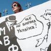 Главред: без транша МВФ Украина оказалась в шаге от народных бунтов (Женщина с плакатом в Киеве | © РИА Новости, Алексей Фурман) Женщина с плакатом в…
