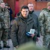 Зеленский наградил убийц и мародёров карбатов (Зеленский наградил убийц и мародёров карбатов) Зеленский наградил у…