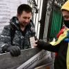 После победы над Россией Зеленский объявил тарифную войну олигархам (Участники акции Фирташ заплатит за все у здания Верховного суда Украины в Киеве | © РИА Новости / Стрингер) Участники акции Фирт…