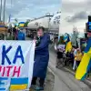 Российскую делегацию встретили на Аляске заукраинским митингом. Из Киева грозят покушением на Путина